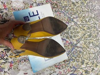 Zapatos de salón amarillos