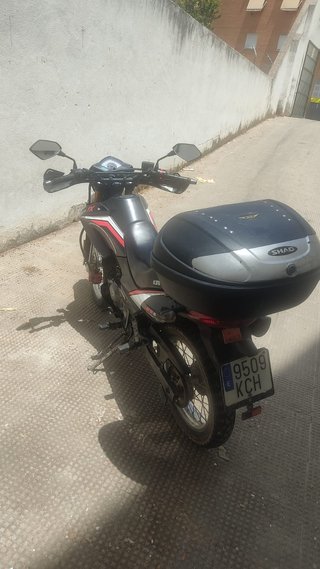 Keeway TX 125 Enduro Negra y Roja