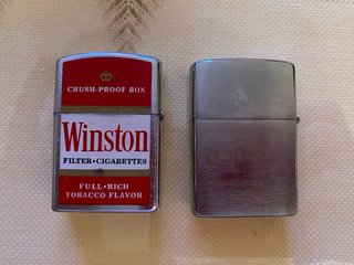 Coppia di accendini tipo zippo