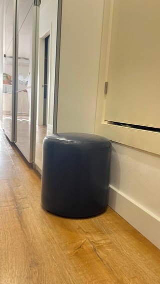 Puf otomano azul piel sintética