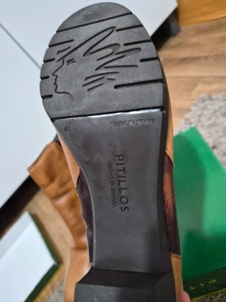 Botas de cuero marrón con hebilla