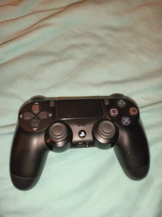 NEGOCIABLE Mando PS4 + 5 Juegos