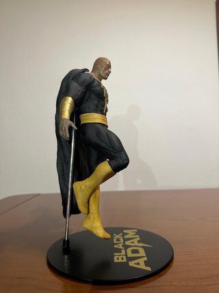 Figura Black Adam  The Rock - McFarlane DC 28 Cm