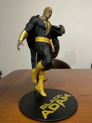 Figura Black Adam  The Rock - McFarlane DC 28 Cm