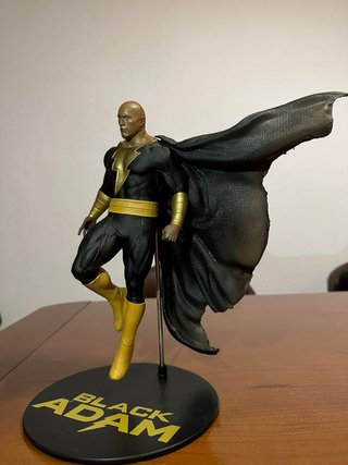 Figura Black Adam  The Rock - McFarlane DC 28 Cm
