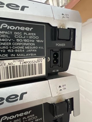 2 x Pioneer CDJ-200