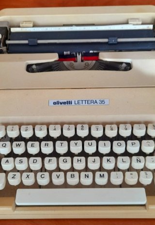 Máquina de escribir Olivetti Lettera 35
