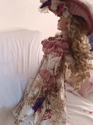 Muñeca antigua de porcelana