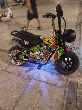 Mini Moto Eléctrica con Luces LED