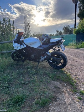 Hyosung GTR 125 Negra/Blanca