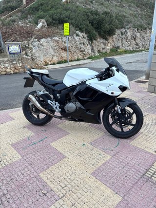 Hyosung GTR 125 Negra/Blanca