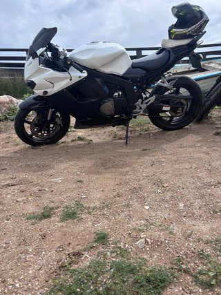Hyosung GTR 125 Negra/Blanca