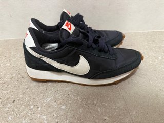 Zapatillas Nike Negras y Blancas