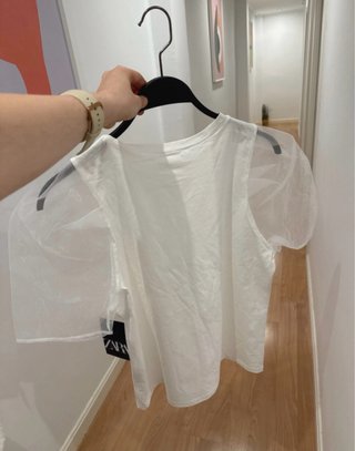 Camiseta Zara blanca mangas transparentes