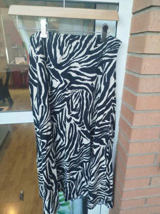 Lote 2 faldas midi estampadas