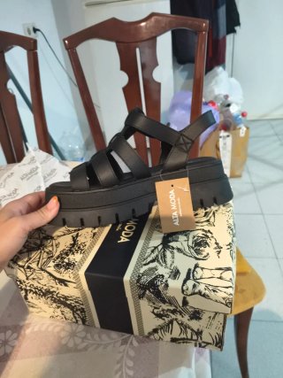 Sandalias ALTA MODA negras nuevas