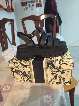 Sandalias ALTA MODA negras nuevas