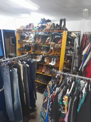 Ropa y Zapatos Variados
