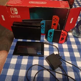 Nintendo Switch Roja y Azul