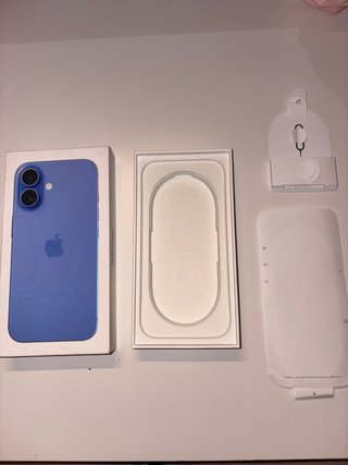 iPhone 16 Blu ultramarino