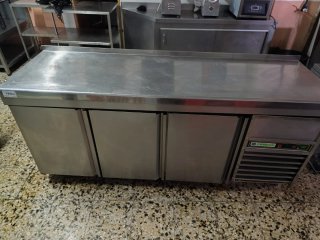 Mesa Fría de 3 puertas [ coreco ]