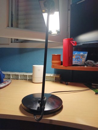Lámpara de escritorio moderna