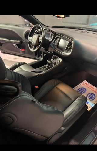 Dodge Challenger  SXT con Gas 2017