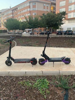 Patinete Eléctrico Negro y Rojo