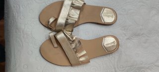 Sandalias Stradivarius doradas mujer