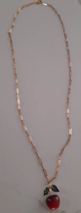 Collar cadena dorada con colgante de cereza