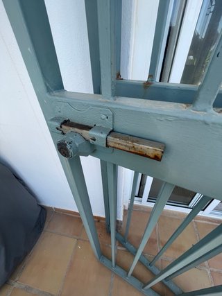 Reja de seguridad para puerta