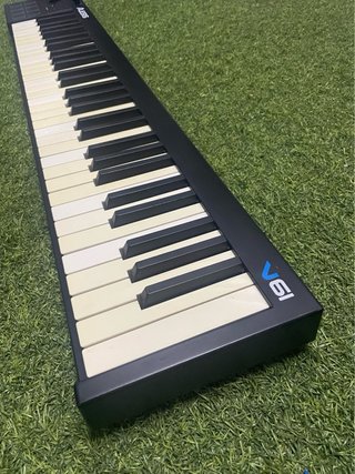 Controlador MIDI Alesis V61