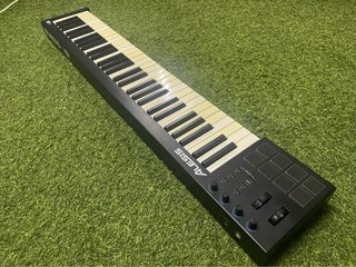 Controlador MIDI Alesis V61