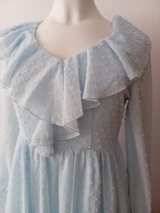 Vestido azul con volantes
