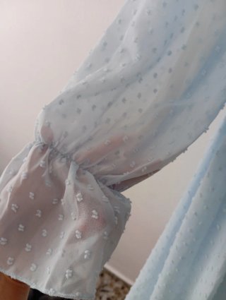 Vestido azul con volantes