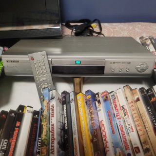 TV Sony, DVD Samsung y 100 Películas