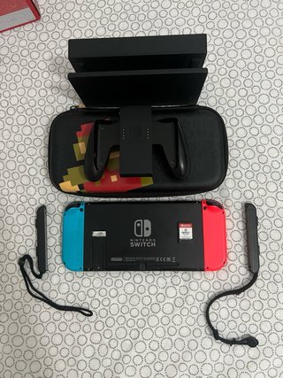 Nintendo Switch V1 Rossa e Blu + FIFA 23
