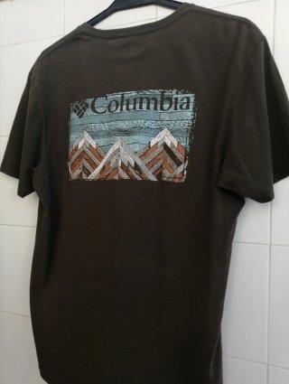 LOTE 48°: 1 Camisa Zara Man, 1 Camiseta Columbia.