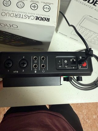 RØDECaster Duo Tavolo di produzione audio