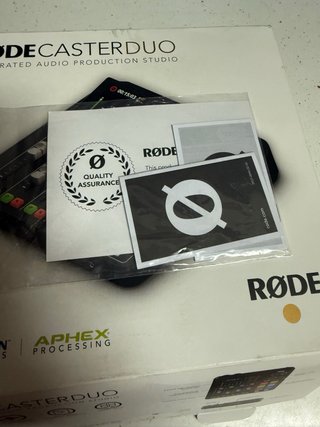 RØDECaster Duo Tavolo di produzione audio