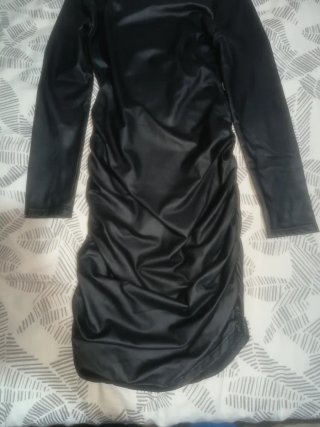 Vestido polipiel negro ajustado