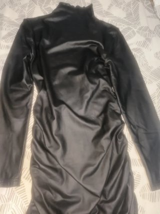 Vestido polipiel negro ajustado
