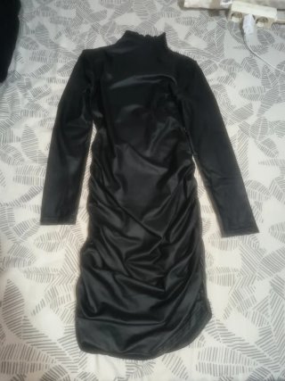 Vestido polipiel negro ajustado