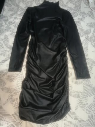 Vestido polipiel negro ajustado