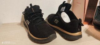 Zapatillas Deportivas Skechers Negras y Doradas