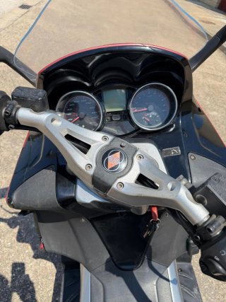 Gilera GP800 Maxi Scooter Roja y Plata