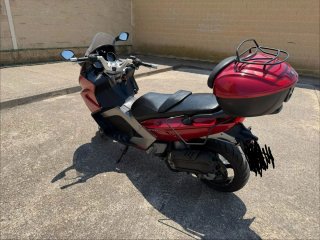 Gilera GP800 Maxi Scooter Roja y Plata
