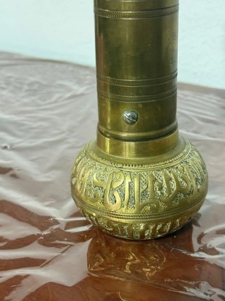 Molinillo de café antiguo de latón