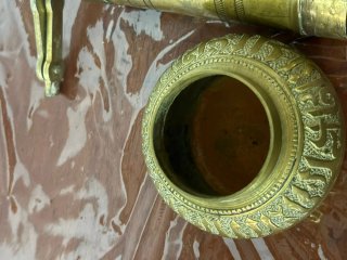 Molinillo de café antiguo de latón