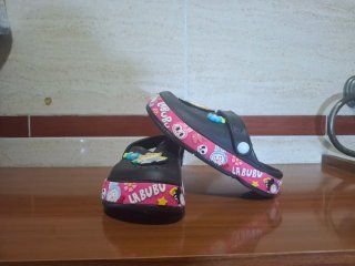 Chanclas para niña Labubu Tallas 24-28